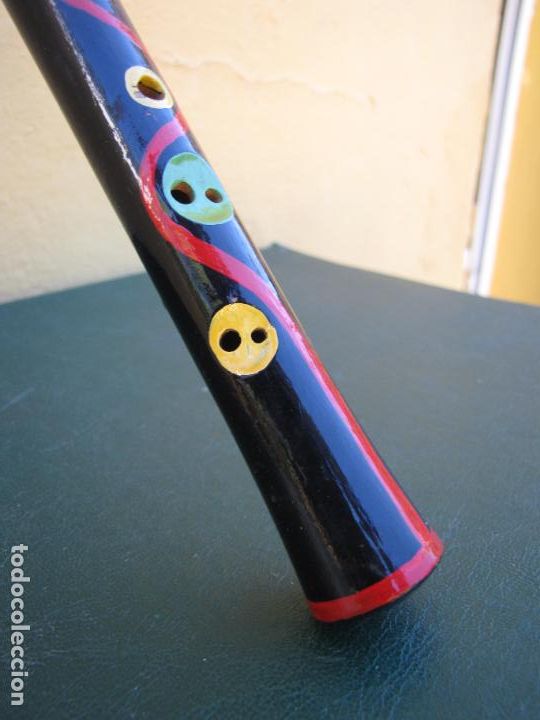 Instrumentos musicales: 73.- Flauta de madera antropomorfa. Pinocho - Foto 3
