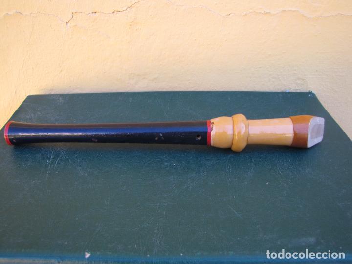 Instrumentos musicales: 73.- Flauta de madera antropomorfa. Pinocho - Foto 6