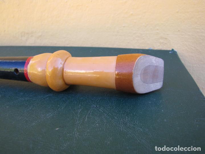 Instrumentos musicales: 73.- Flauta de madera antropomorfa. Pinocho - Foto 7