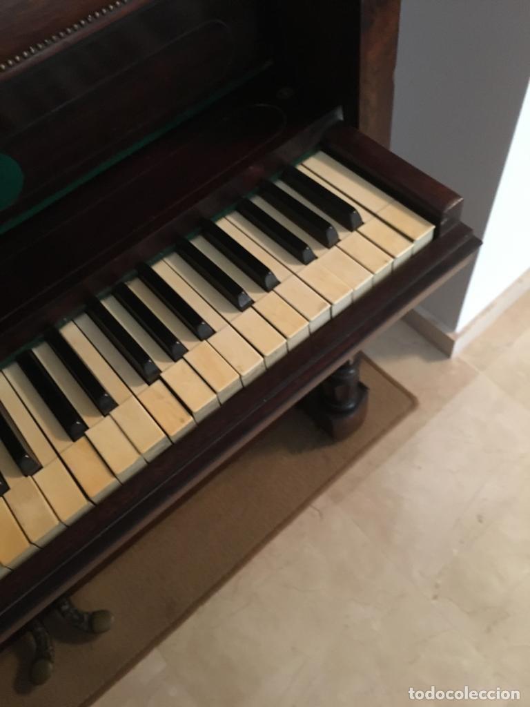 Instrumentos musicales: PIANO VERTICAL FRANC&Eacute;S DE 1848 - Foto 2