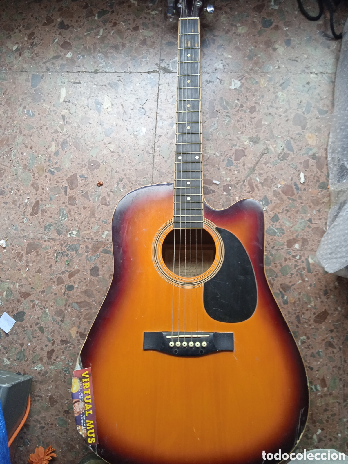 Instrumentos musicales: Guitarra antigua - Foto 1