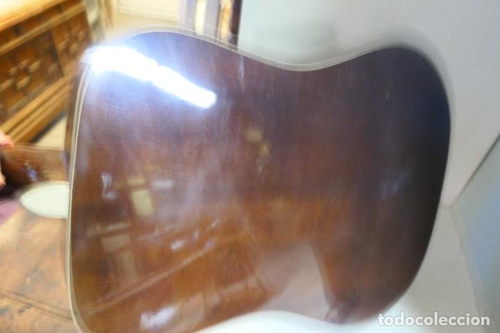 Instrumentos musicales: Antigua guitarra Aria - Foto 9