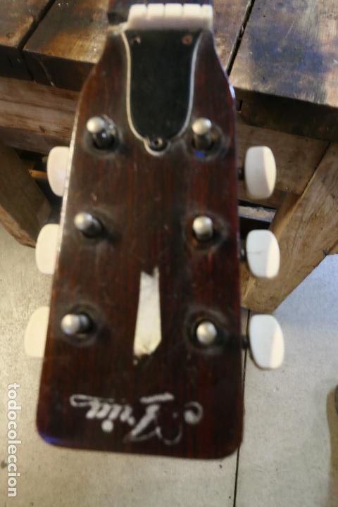 Instrumentos musicales: Antigua guitarra Aria - Foto 19