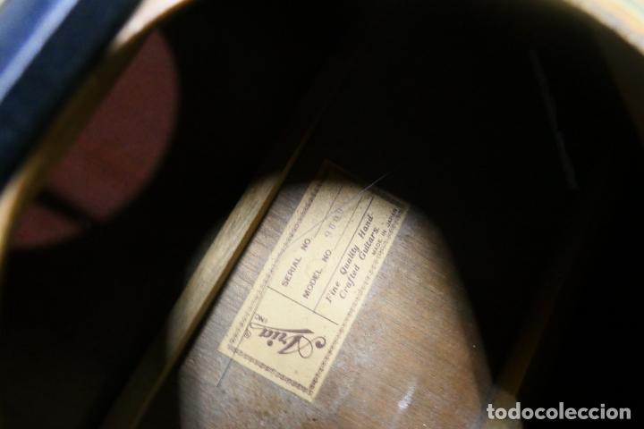 Instrumentos musicales: Antigua guitarra Aria - Foto 21