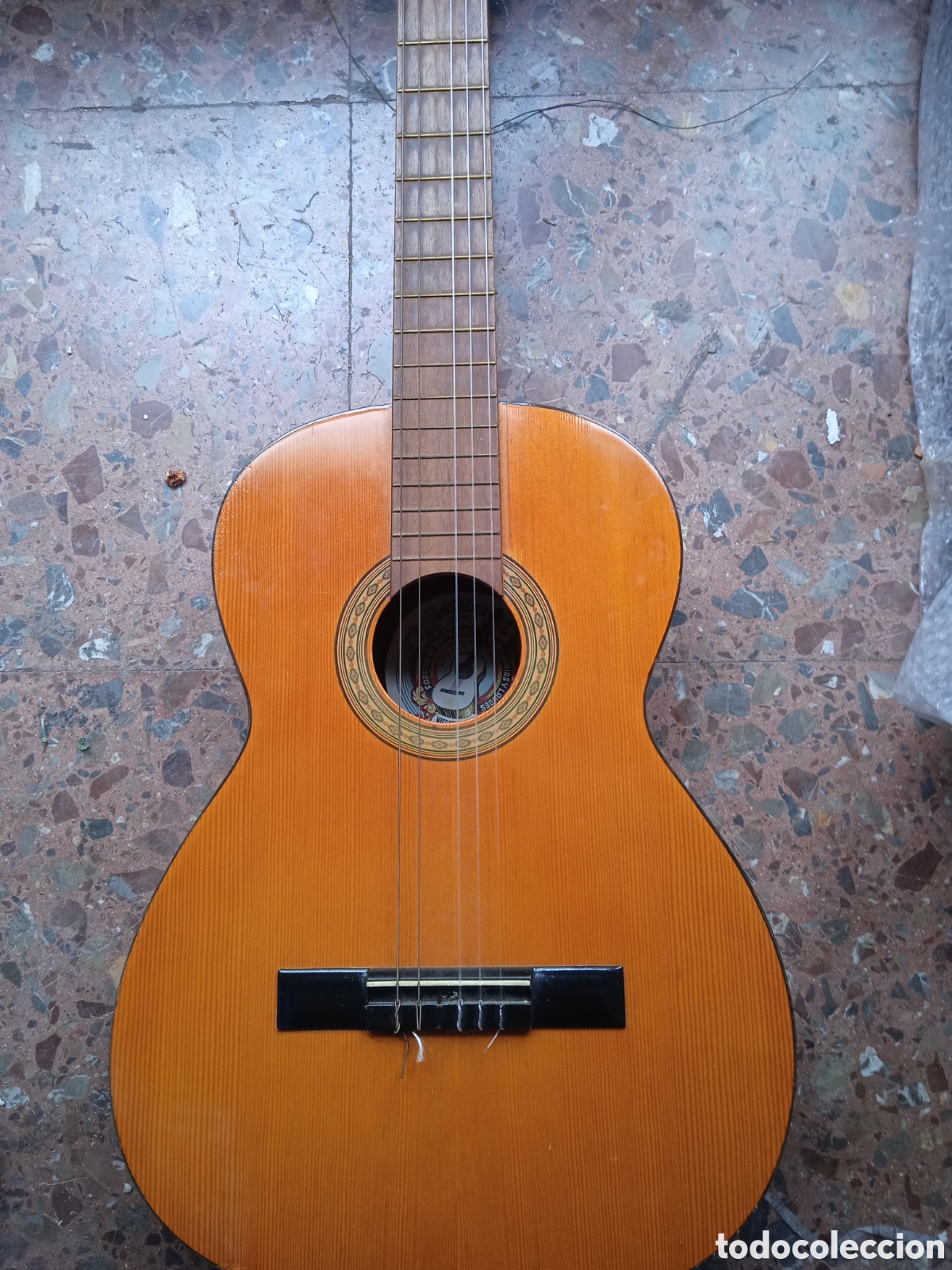 Instrumentos musicales: Bonita guitarra - Foto 1