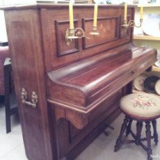 Instrumentos musicales: PIANO VERTICAL DE CAOBA SIGLO XIX
