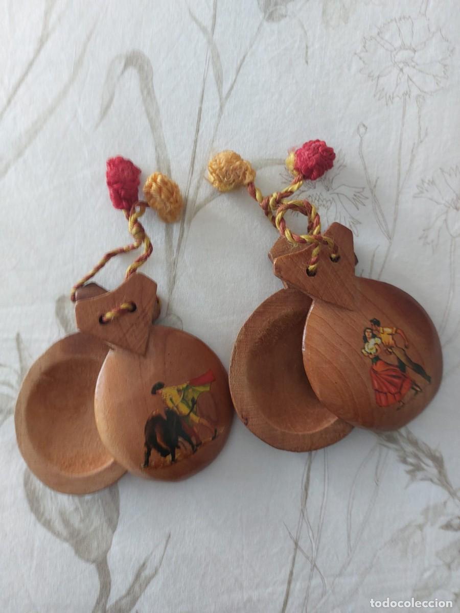 Instrumentos musicales: Casta&ntilde;uelas de epoca decoradas - Foto 1