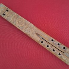 Instrumentos musicales: FLAUTA DOBLE TALLADA DE YUGOSLAVIA
