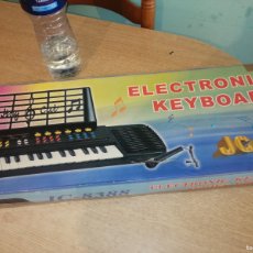 Instrumentos musicales: PIANO ELECTRONIC KEYBOARD JC 8388