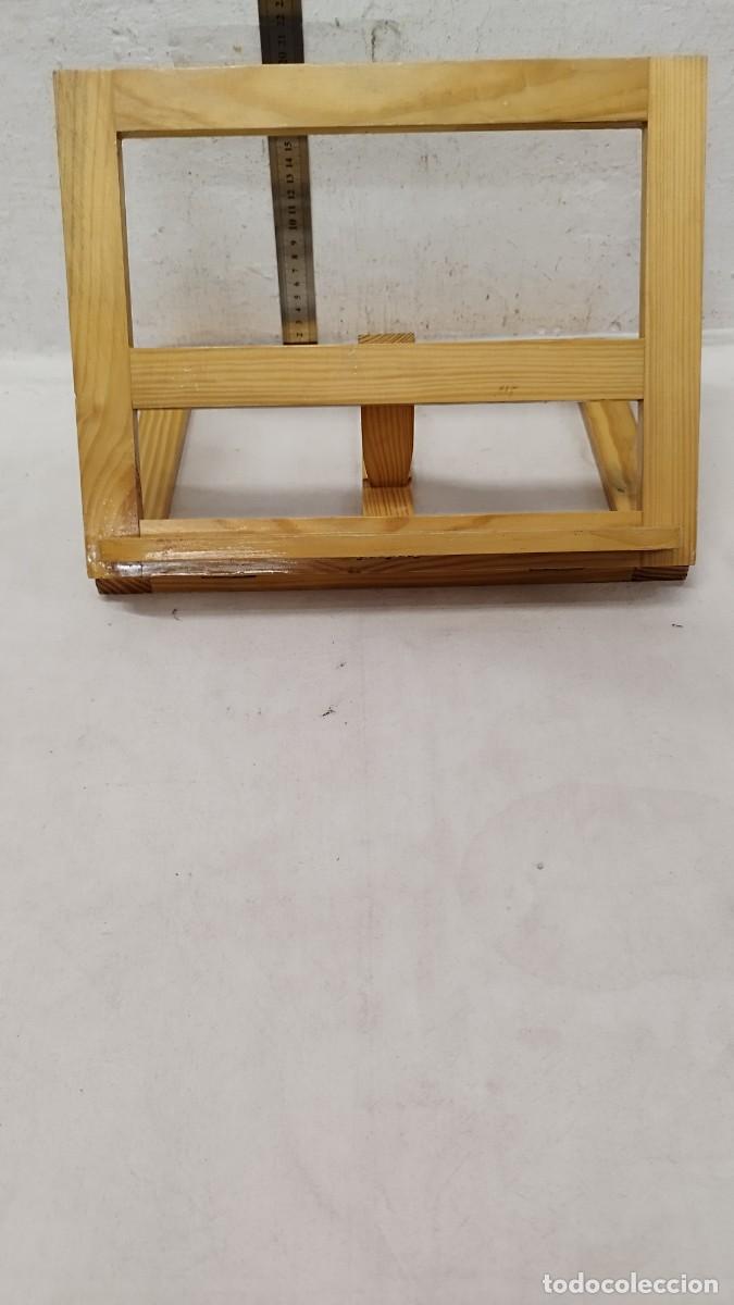 Instrumentos musicales: Atril de madera con embellecedor de metal - Foto 1
