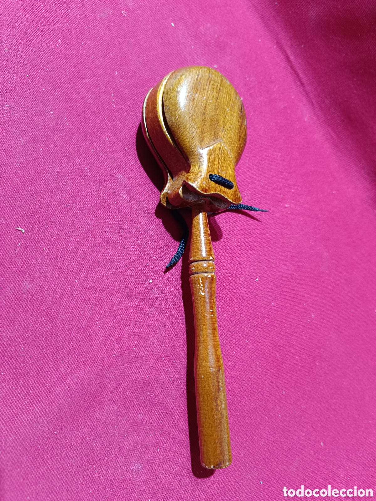 Instrumentos musicales: Antigua casta&ntilde;uela de madera con mango 23 cm - Foto 1