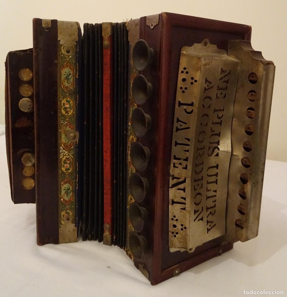 Instrumentos musicales: Acordeon diat&oacute;nico antiguo - Foto 2