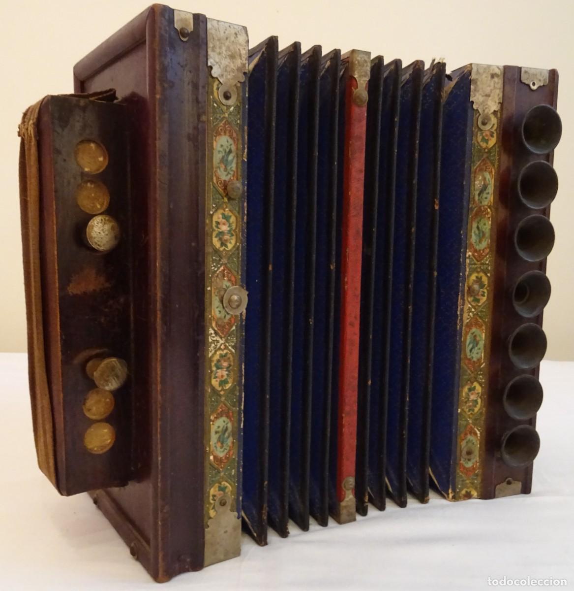 Instrumentos musicales: Acordeon diat&oacute;nico antiguo - Foto 3