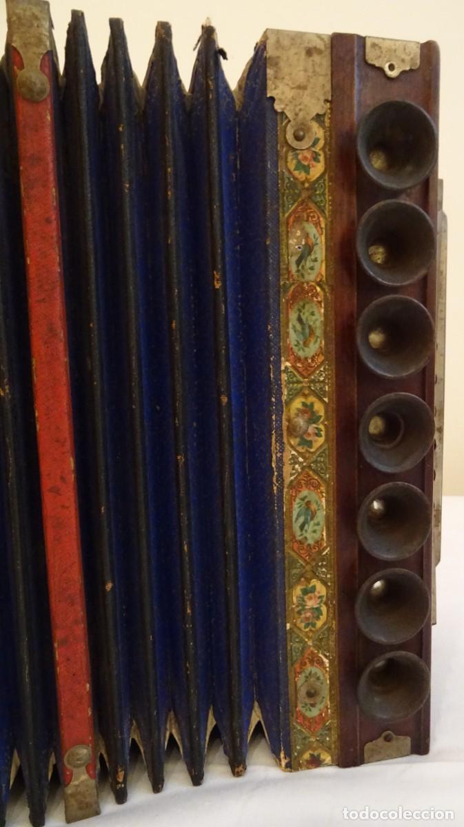 Instrumentos musicales: Acordeon diat&oacute;nico antiguo - Foto 5
