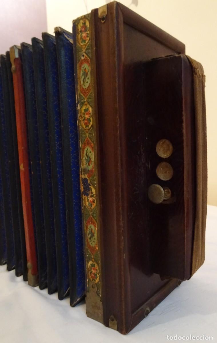 Instrumentos musicales: Acordeon diat&oacute;nico antiguo - Foto 9