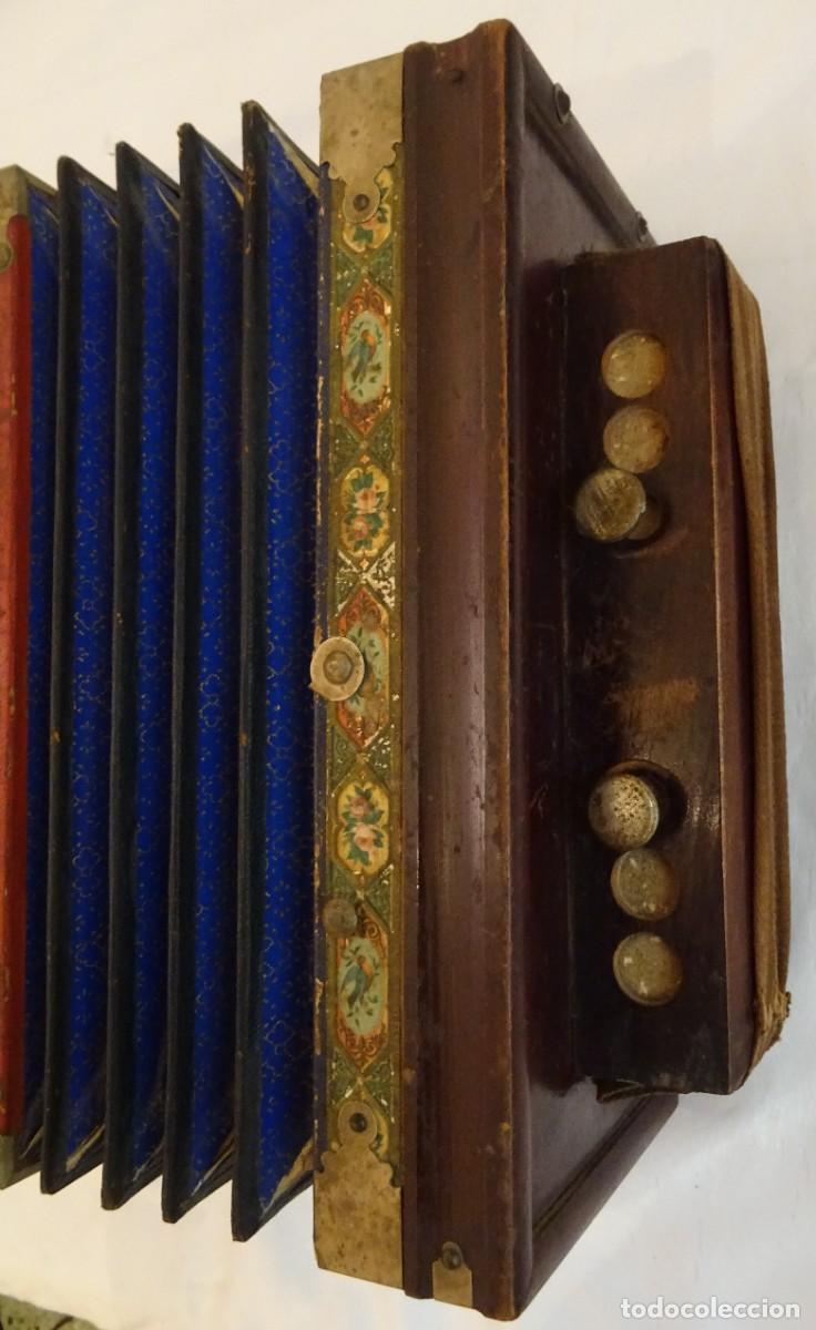 Instrumentos musicales: Acordeon diat&oacute;nico antiguo - Foto 11