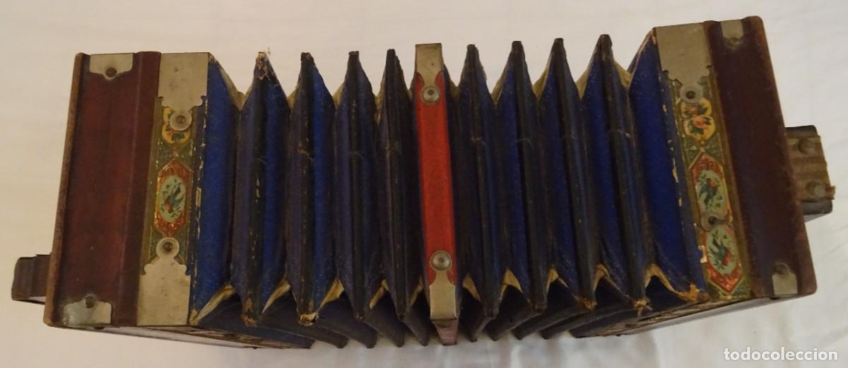 Instrumentos musicales: Acordeon diat&oacute;nico antiguo - Foto 16