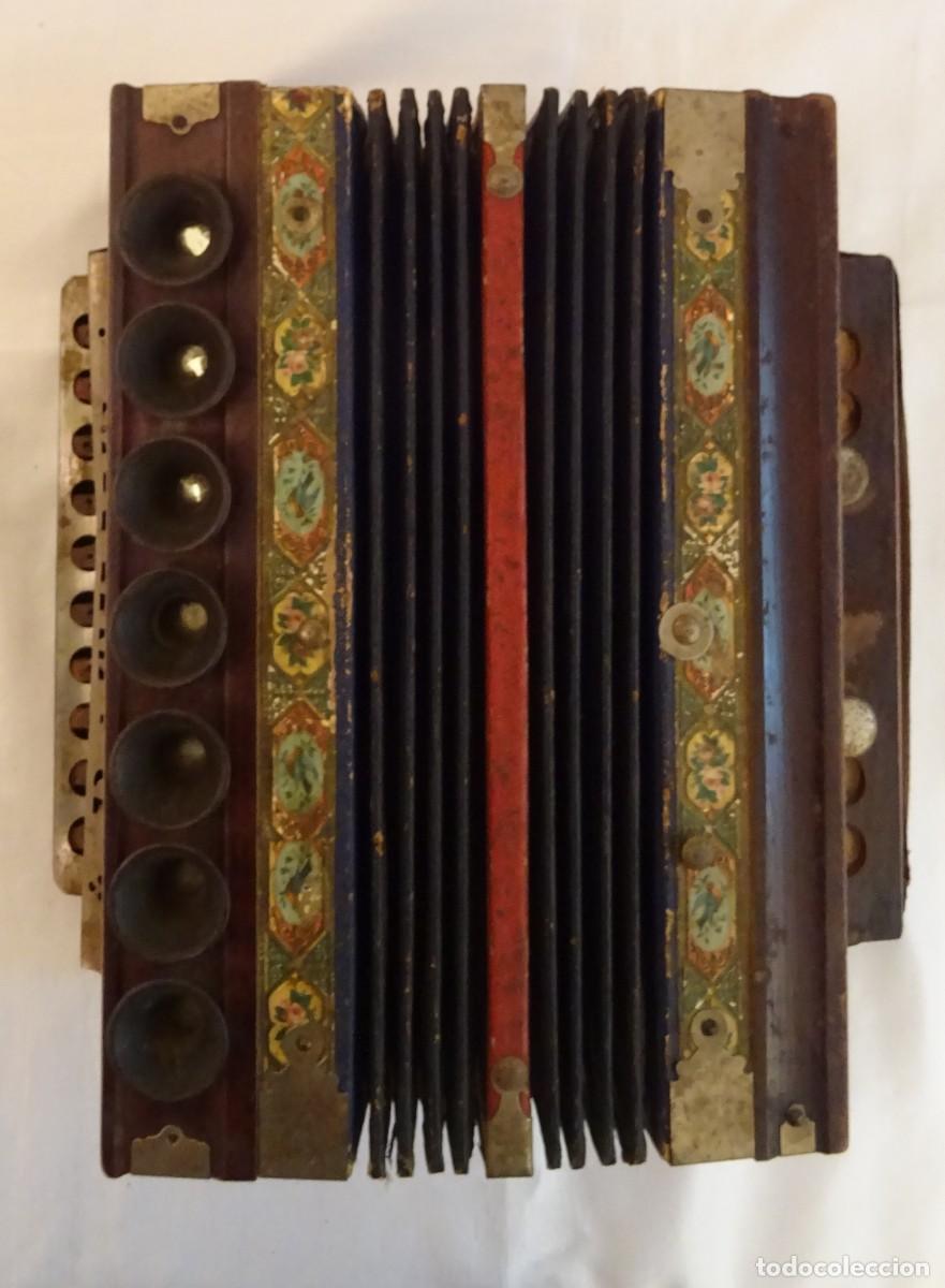 Instrumentos musicales: Acordeon diat&oacute;nico antiguo - Foto 17
