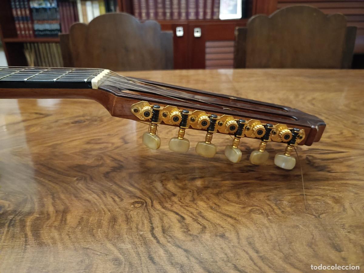 Instrumentos musicales: 3 La&uacute;des sin identificar - Foto 23