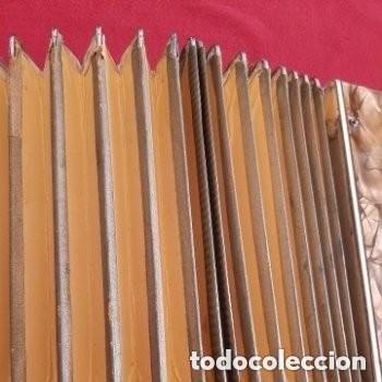 Instrumentos musicales: Antiguo Acorde&oacute;n marca Meneil Herold - Foto 19