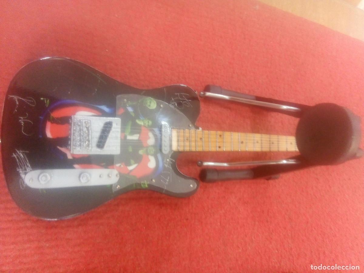 Instrumentos musicales: GUITARRA R&Eacute;PLICA MADERA CON SOPORTE - Foto 2