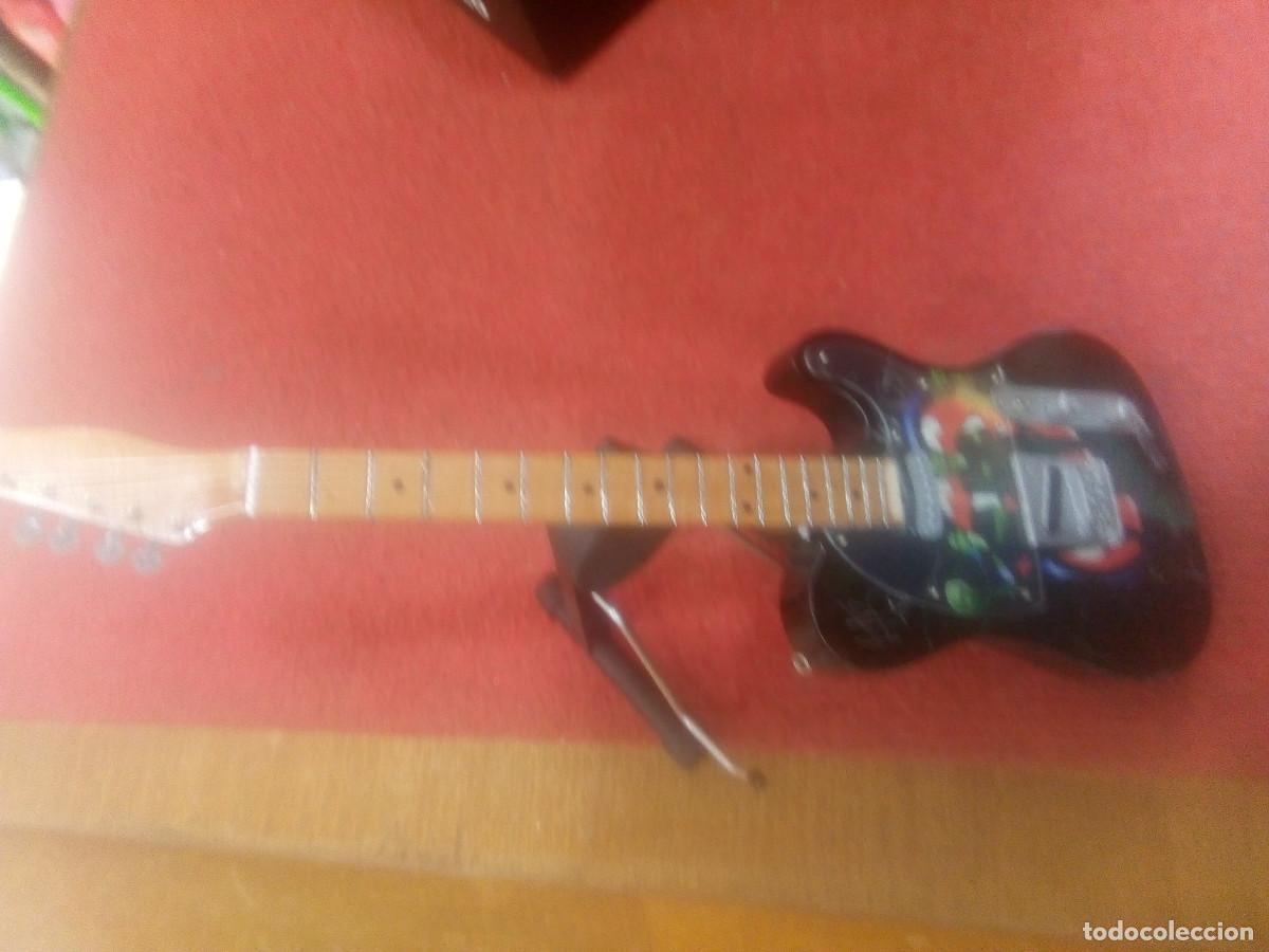 Instrumentos musicales: GUITARRA R&Eacute;PLICA MADERA CON SOPORTE - Foto 4