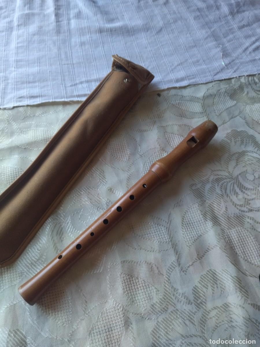 Instrumentos musicales: Flauta dulce de madera con funda. - Foto 1