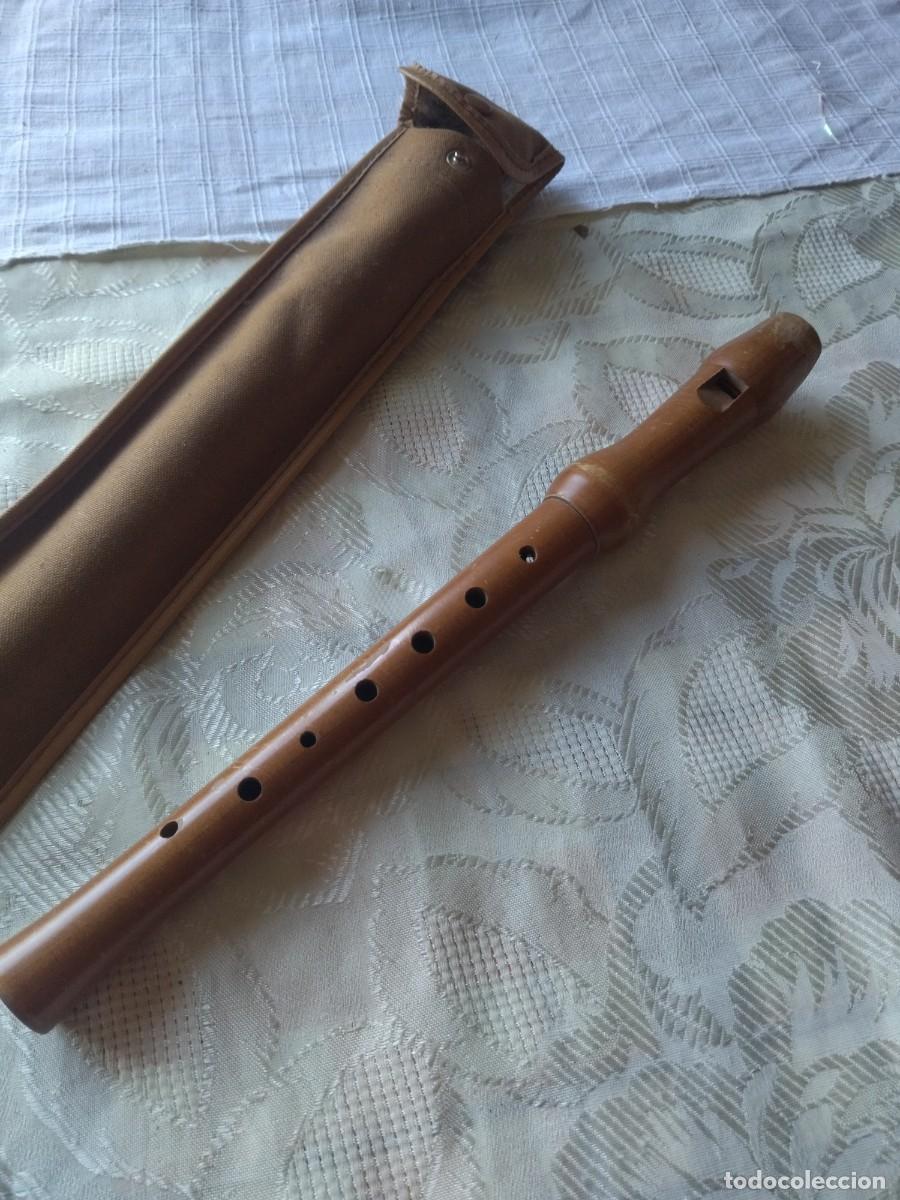 Instrumentos musicales: Flauta dulce de madera con funda. - Foto 2