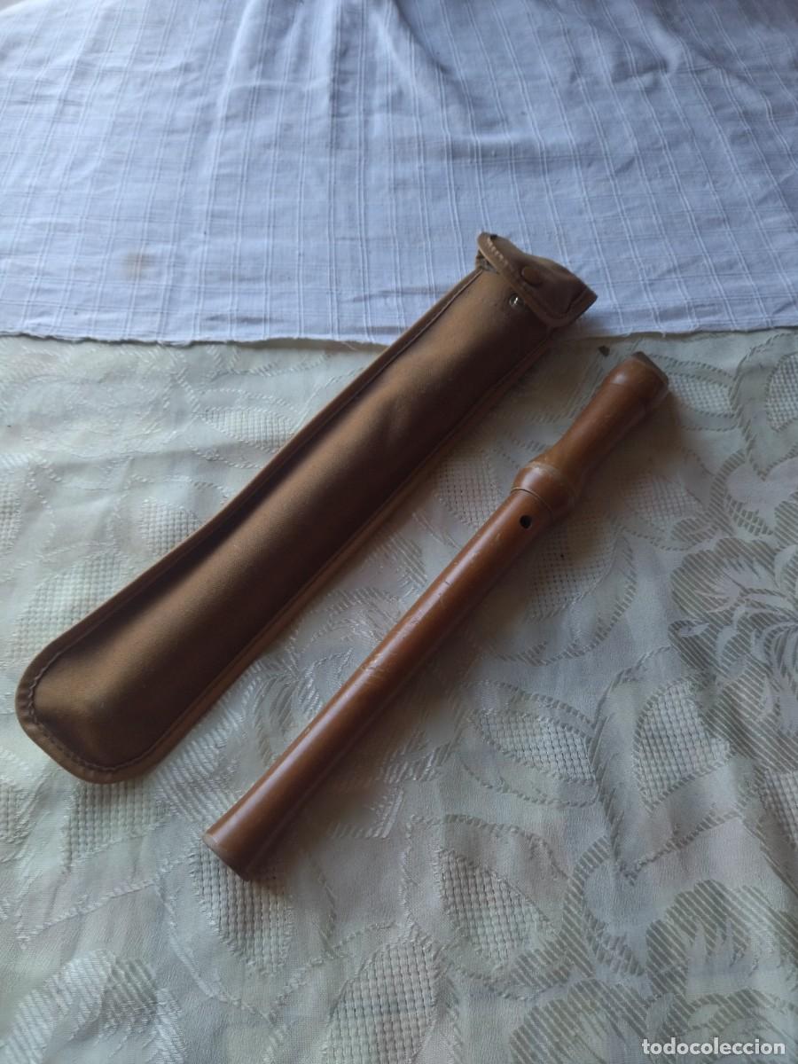 Instrumentos musicales: Flauta dulce de madera con funda. - Foto 8