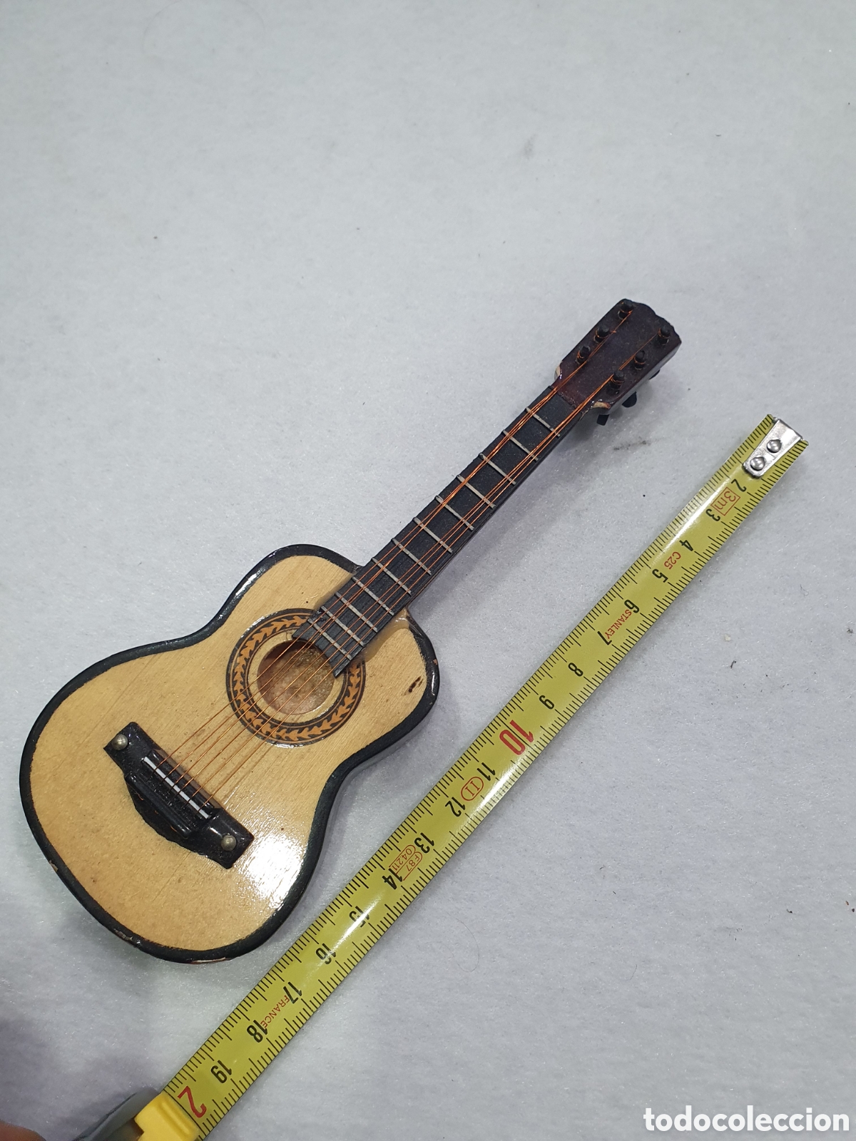 Instrumentos musicales: Miniatura de guitarra. (L98) - Foto 2