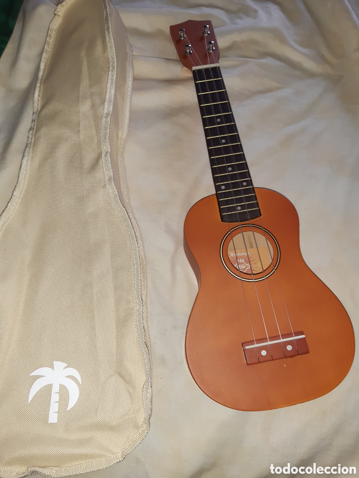 Instrumentos musicales: UKELELE nuevo con funda - Foto 2