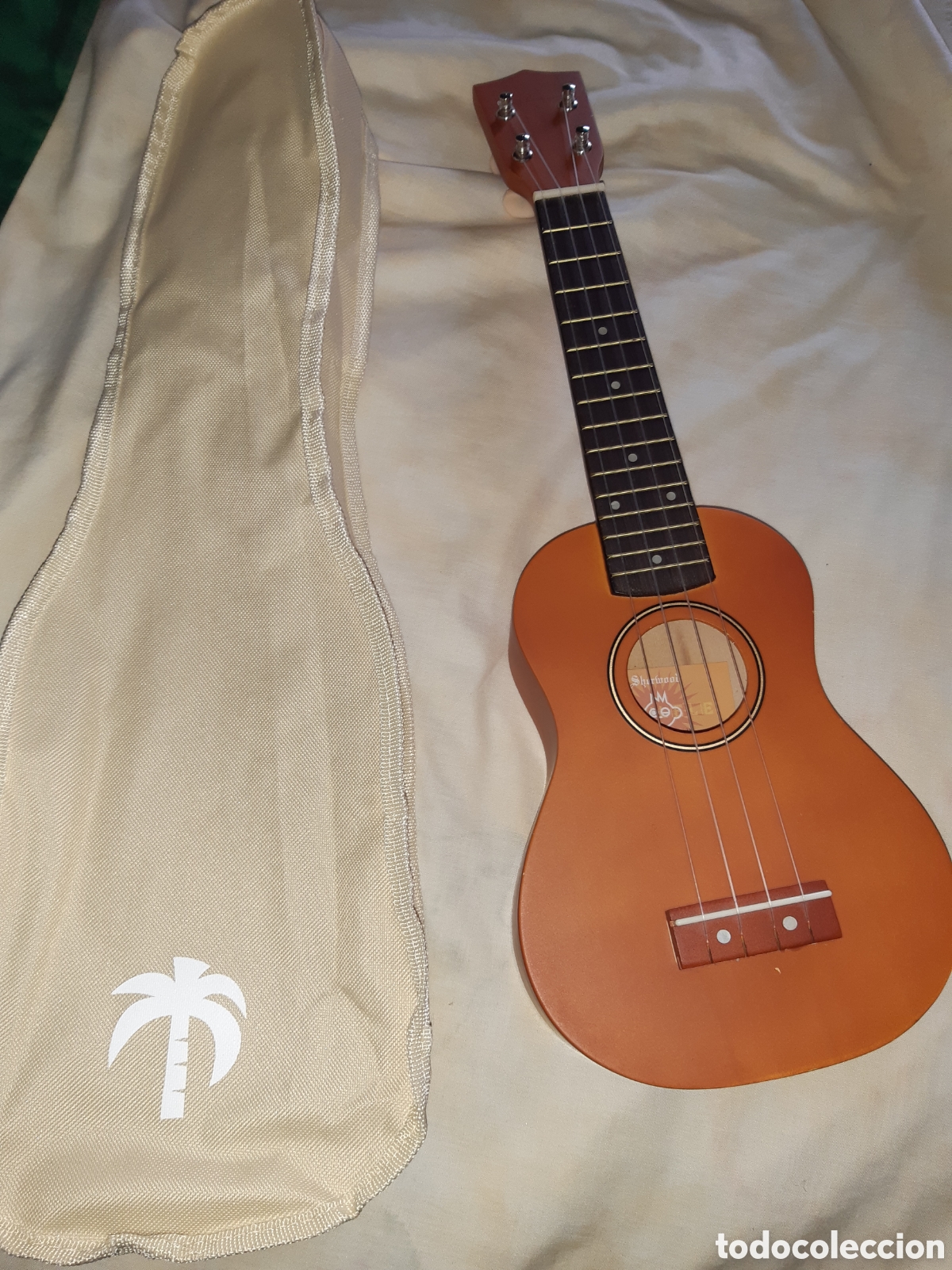 Instrumentos musicales: UKELELE nuevo con funda - Foto 1