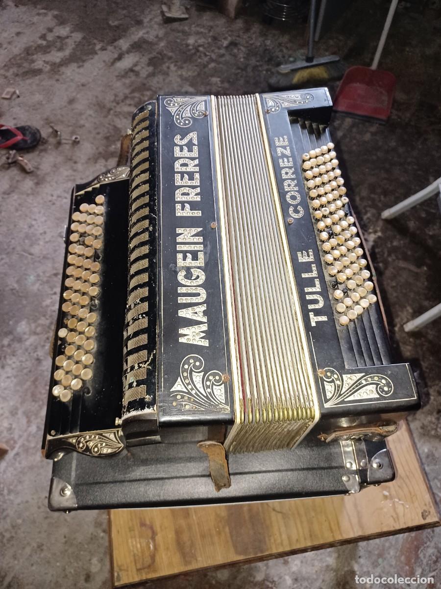 Instrumentos musicales: Acordeon Maugein Freres - Foto 1