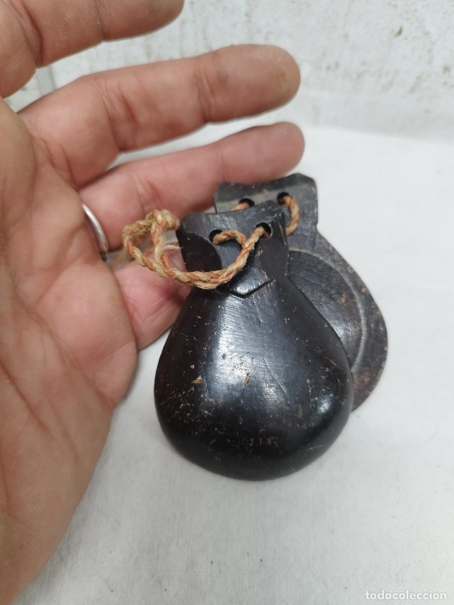 Instrumentos musicales: Antigua casta&ntilde;uela de madera. - Foto 4