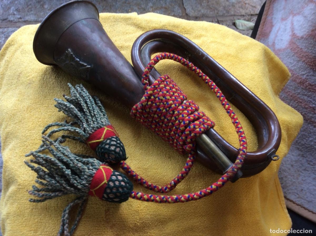 Instrumentos musicales: ANTIGUA CORNETA MILITAR CON CORDON - Foto 2
