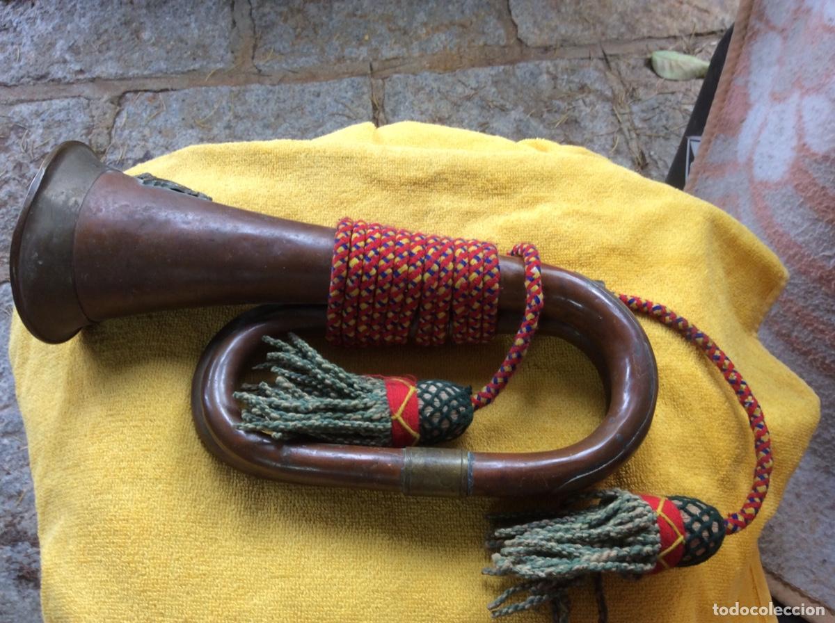 Instrumentos musicales: ANTIGUA CORNETA MILITAR CON CORDON - Foto 3