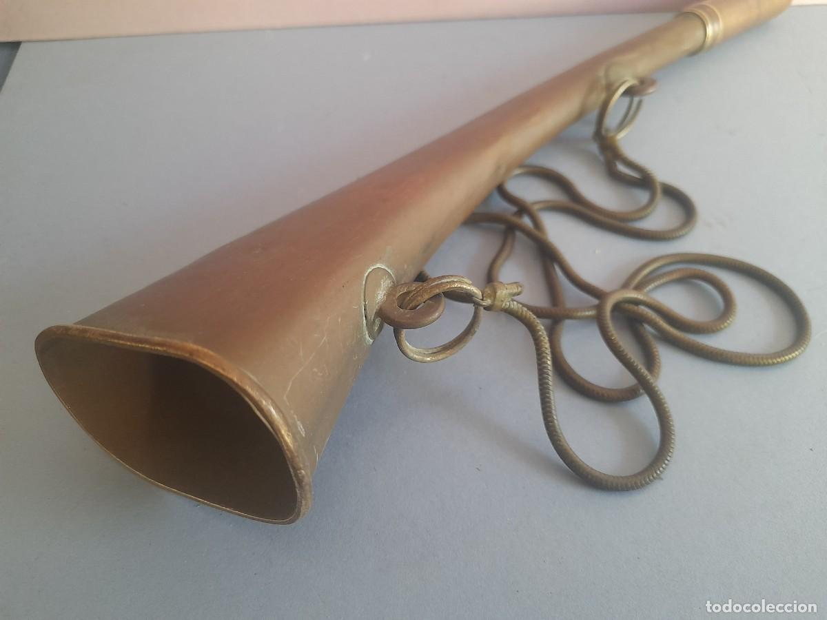 Instrumentos musicales: peque&ntilde;a corneta de laton, 29cm aprox, funcionando - Foto 3