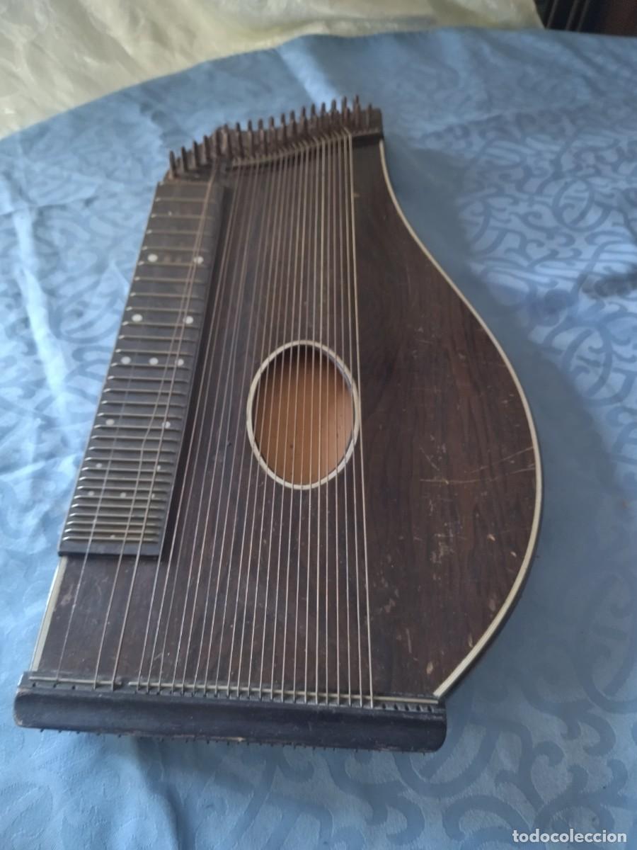 Instrumentos musicales: ANTIGUA CITARA DE 32 CUERDAS - Foto 2