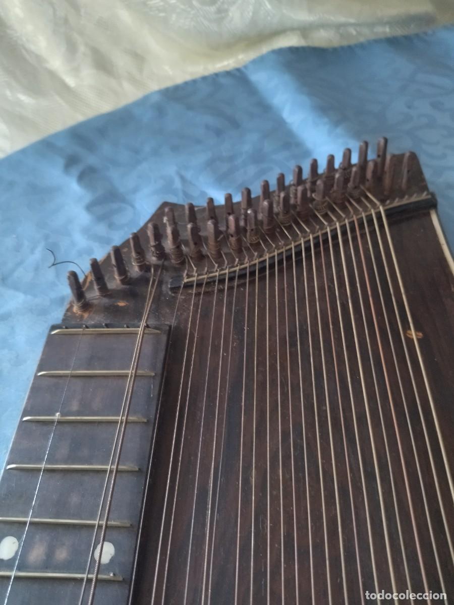 Instrumentos musicales: ANTIGUA CITARA DE 32 CUERDAS - Foto 5