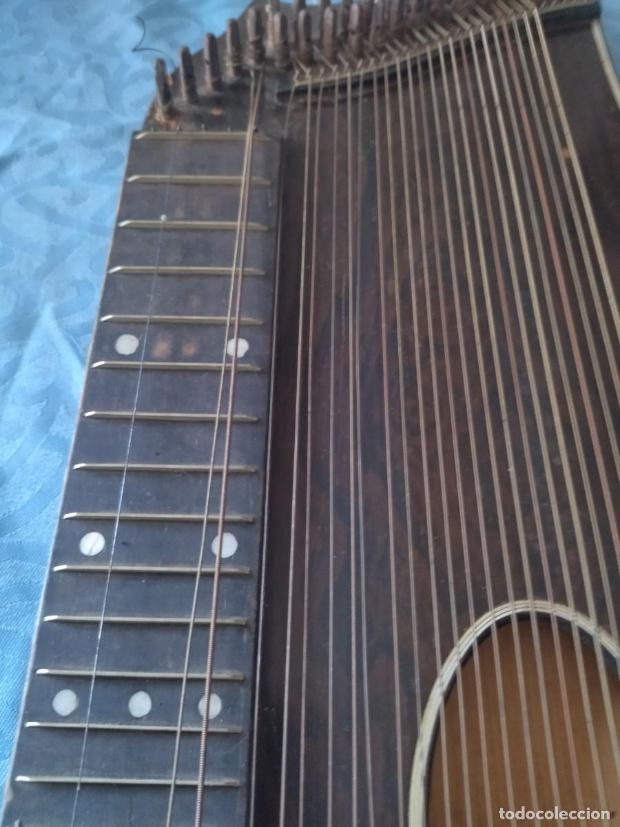 Instrumentos musicales: ANTIGUA CITARA DE 32 CUERDAS - Foto 6