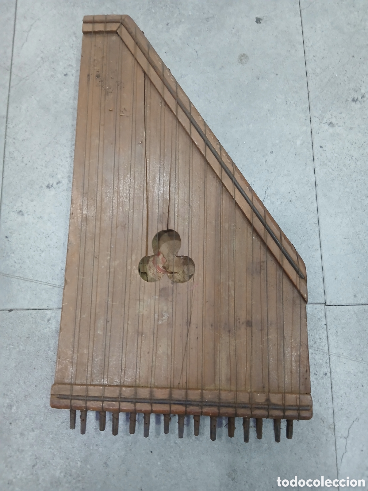 Instrumentos musicales: Antigua citara de madera. (L125) - Foto 1