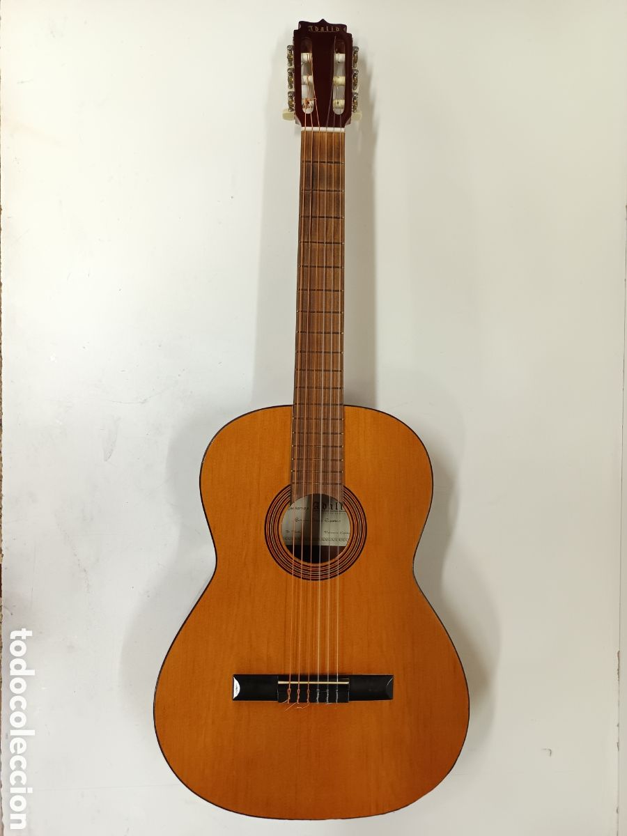 Instrumentos musicales: Guitarra espa&ntilde;ola Adalid - Foto 1