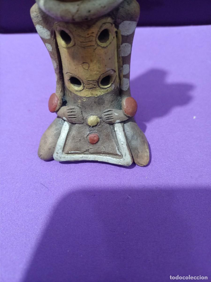 Instrumentos musicales: flauta antigua en forma de totem - Foto 4