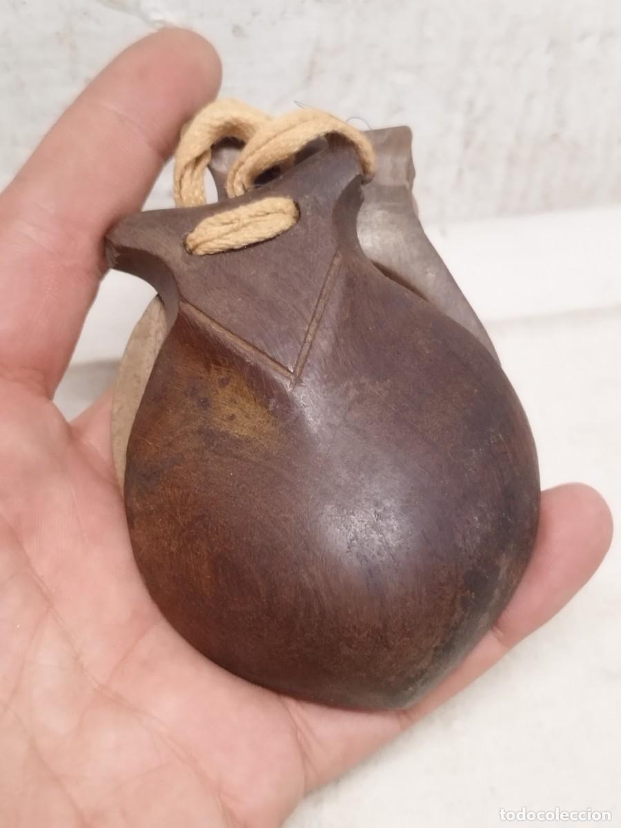 Instrumentos musicales: Antigua casta&ntilde;uela de madera. - Foto 3