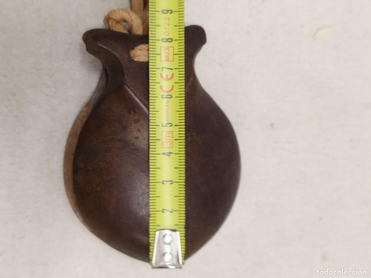 Instrumentos musicales: Antigua casta&ntilde;uela de madera. - Foto 4