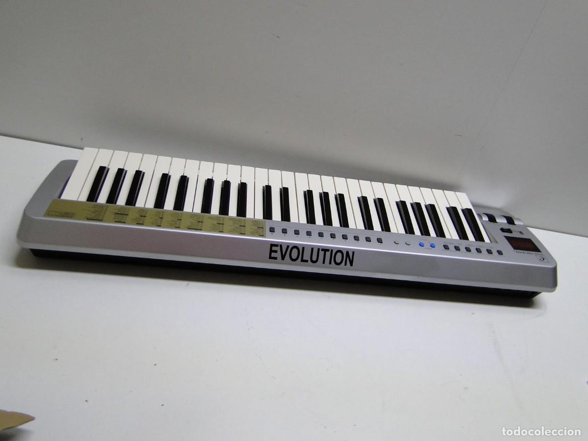 Instrumentos musicales: TECLADO MIDI CON TRANSFORMADOR (168309) - Foto 2