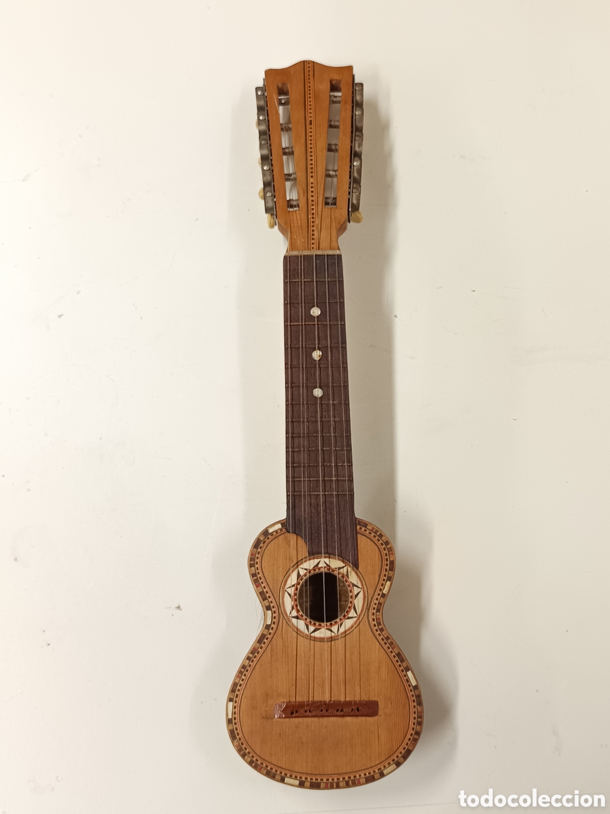 Instrumentos musicales: Antiguo Charango de armadillo artesanal - Foto 1