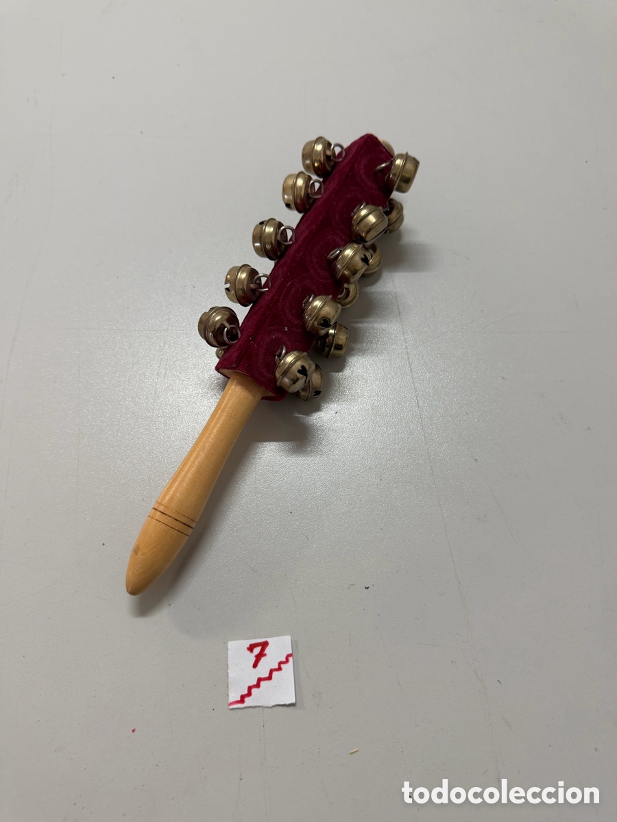 Instrumentos musicales: Antiguo cascabelero con palo - Foto 1