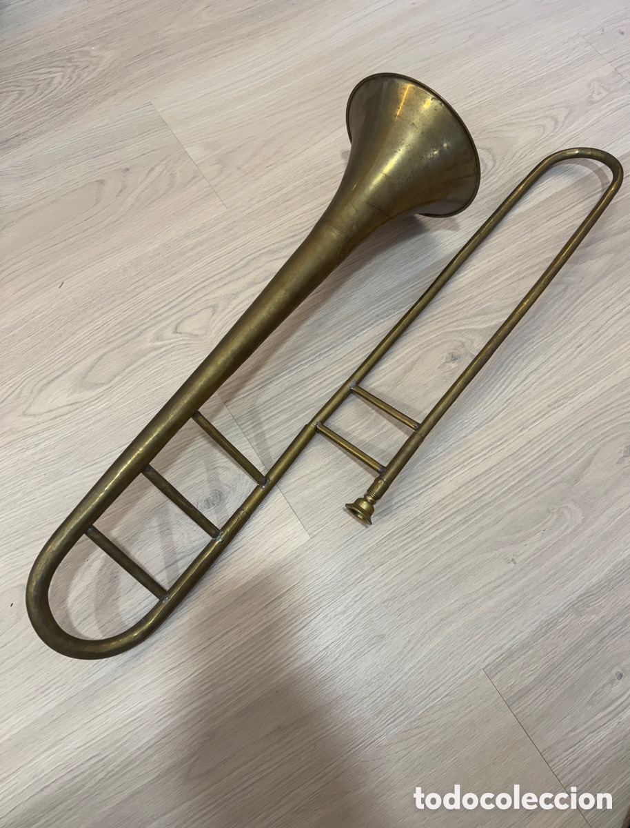 Instrumentos musicales: Trompeta decorativa de lat&oacute;n - Foto 1