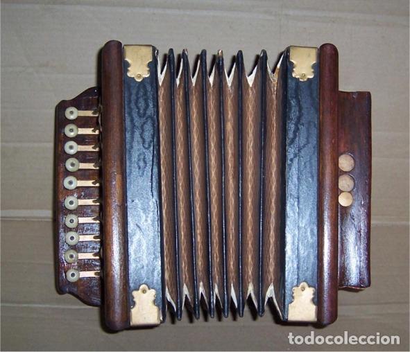 Musical instruments: ACORDE&Oacute;N MUSICA VINTAGE RETRO